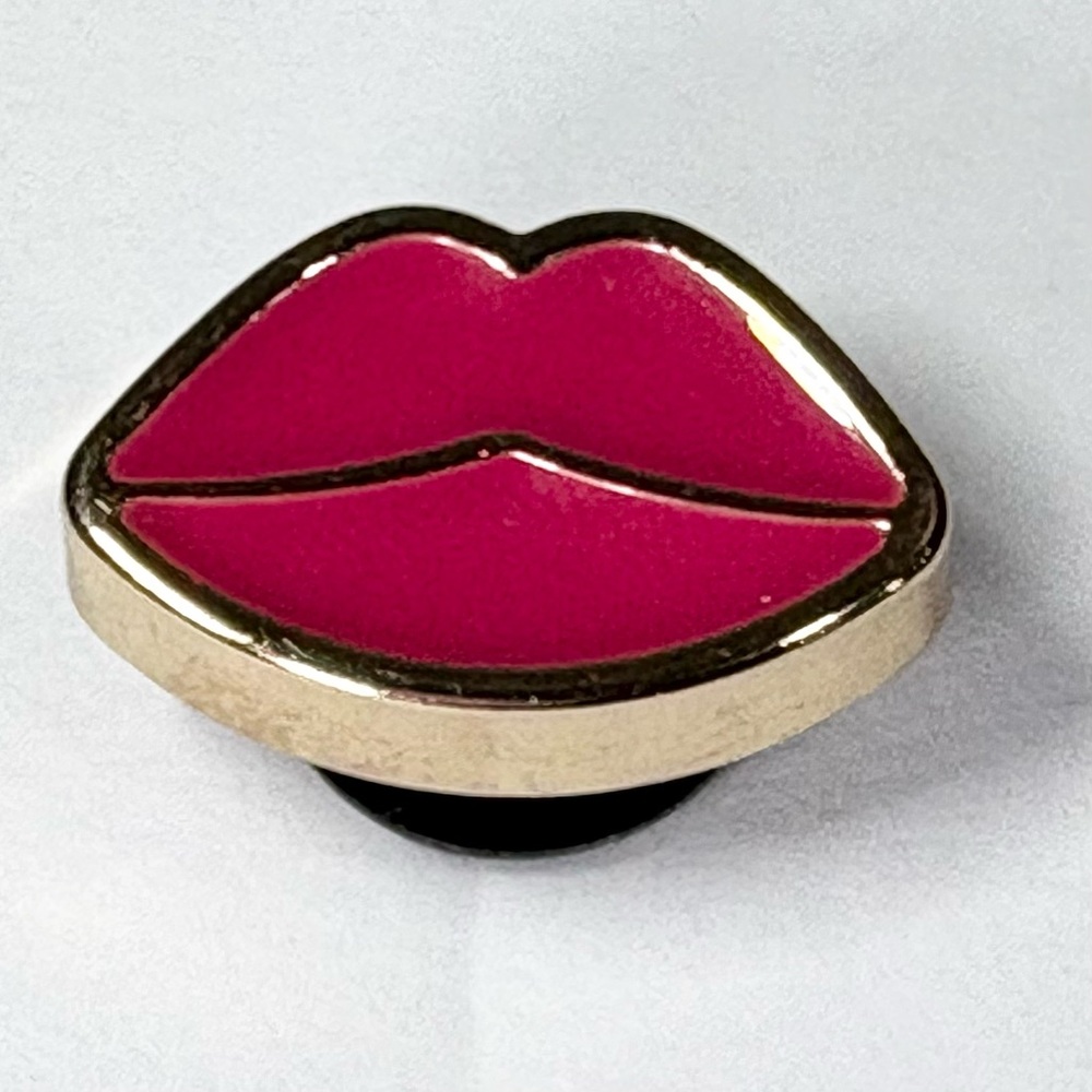 Croc Jibbitz Pink Lips Mouth Gold